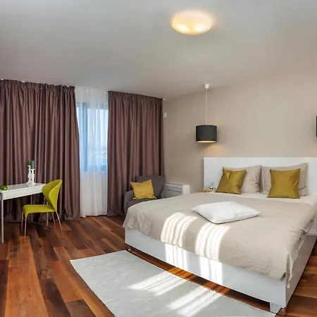 Villa Seafront Ciovo Deluxe Dva 6 Beautiful Bedrooms Private Pools Sea Front - Sauna *