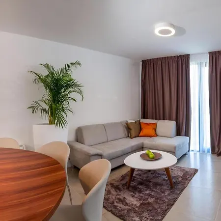 Seafront Ciovo Deluxe Dva 6 Beautiful Bedrooms Private Pools Sea Front - Sauna *