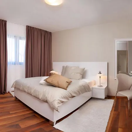 Seafront Ciovo Deluxe Dva 6 Beautiful Bedrooms Private Pools Sea Front - Sauna Trogir