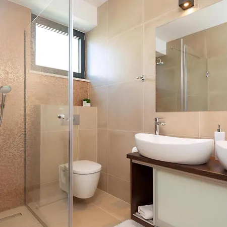 Villa Seafront Ciovo Deluxe Dva 6 Beautiful Bedrooms Private Pools Sea Front - Sauna