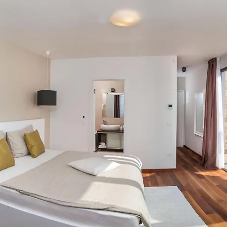 Seafront Ciovo Deluxe Dva 6 Beautiful Bedrooms Private Pools Sea Front - Sauna Trogir