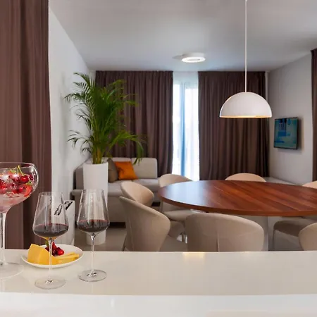Villa Seafront Ciovo Deluxe Dva 6 Beautiful Bedrooms Private Pools Sea Front - Sauna *