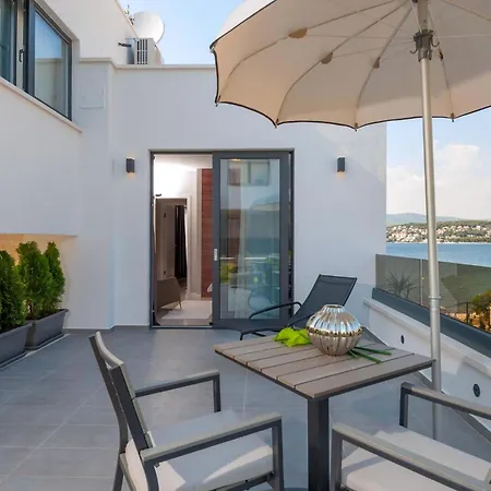 Seafront Ciovo Deluxe Dva 6 Beautiful Bedrooms Private Pools Sea Front - Sauna Villa Trogir