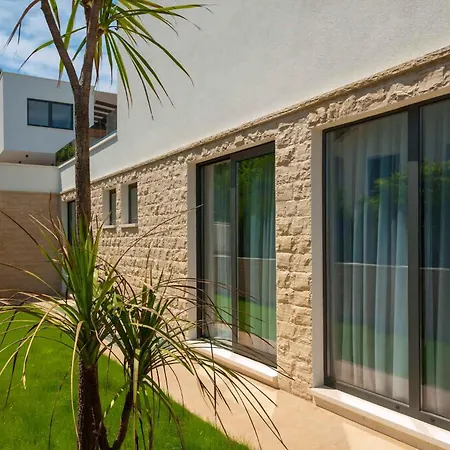 Seafront Ciovo Deluxe Dva 6 Beautiful Bedrooms Private Pools Sea Front - Sauna * Trogir