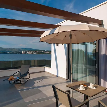 Villa Seafront Ciovo Deluxe Dva 6 Beautiful Bedrooms Private Pools Sea Front - Sauna *