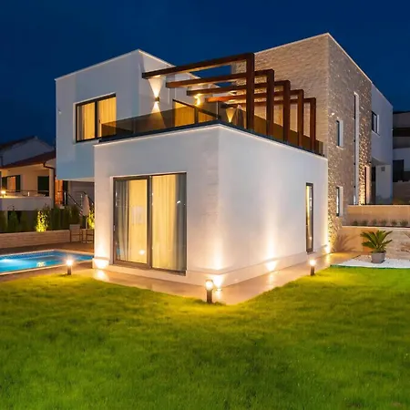 Seafront Ciovo Deluxe Dva 6 Beautiful Bedrooms Private Pools Sea Front - Sauna * Trogir