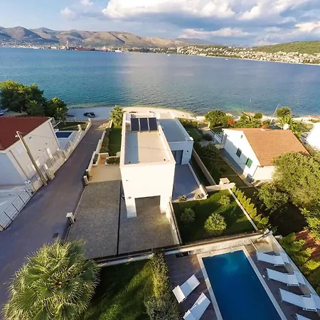 Seafront Ciovo Deluxe Dva 6 Beautiful Bedrooms Private Pools Sea Front - Sauna Villa *