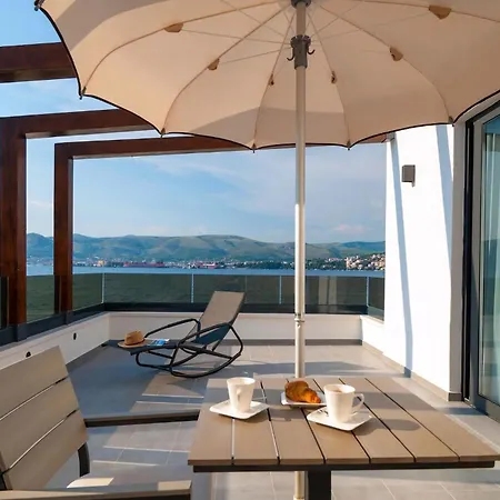 Seafront Ciovo Deluxe Dva 6 Beautiful Bedrooms Private Pools Sea Front - Sauna *