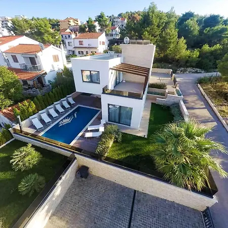 Villa Seafront Ciovo Deluxe Dva 6 Beautiful Bedrooms Private Pools Sea Front - Sauna *