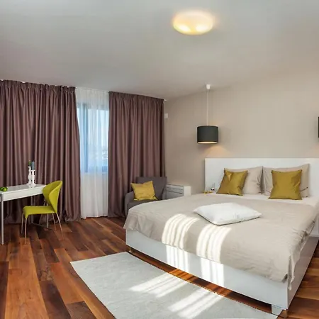 Seafront Ciovo Deluxe Dva 6 Beautiful Bedrooms Private Pools Sea Front - Sauna * Trogir
