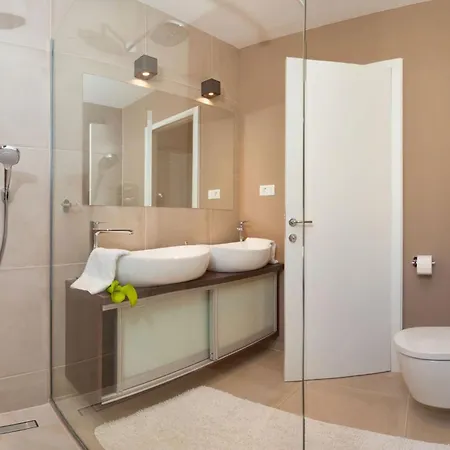 Seafront Ciovo Deluxe Dva 6 Beautiful Bedrooms Private Pools Sea Front - Sauna Trogir