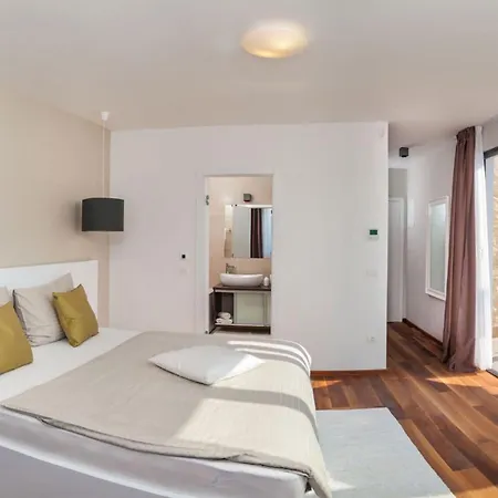Seafront Ciovo Deluxe Dva 6 Beautiful Bedrooms Private Pools Sea Front - Sauna Villa *