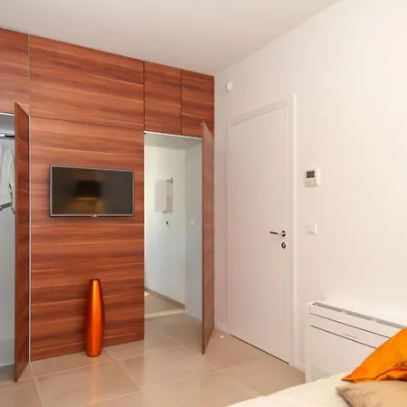 Seafront Ciovo Deluxe Dva 6 Beautiful Bedrooms Private Pools Sea Front - Sauna Villa Trogir