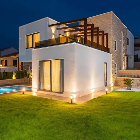 Villa Seafront Ciovo Deluxe Dva 6 Beautiful Bedrooms Private Pools Sea Front - Sauna